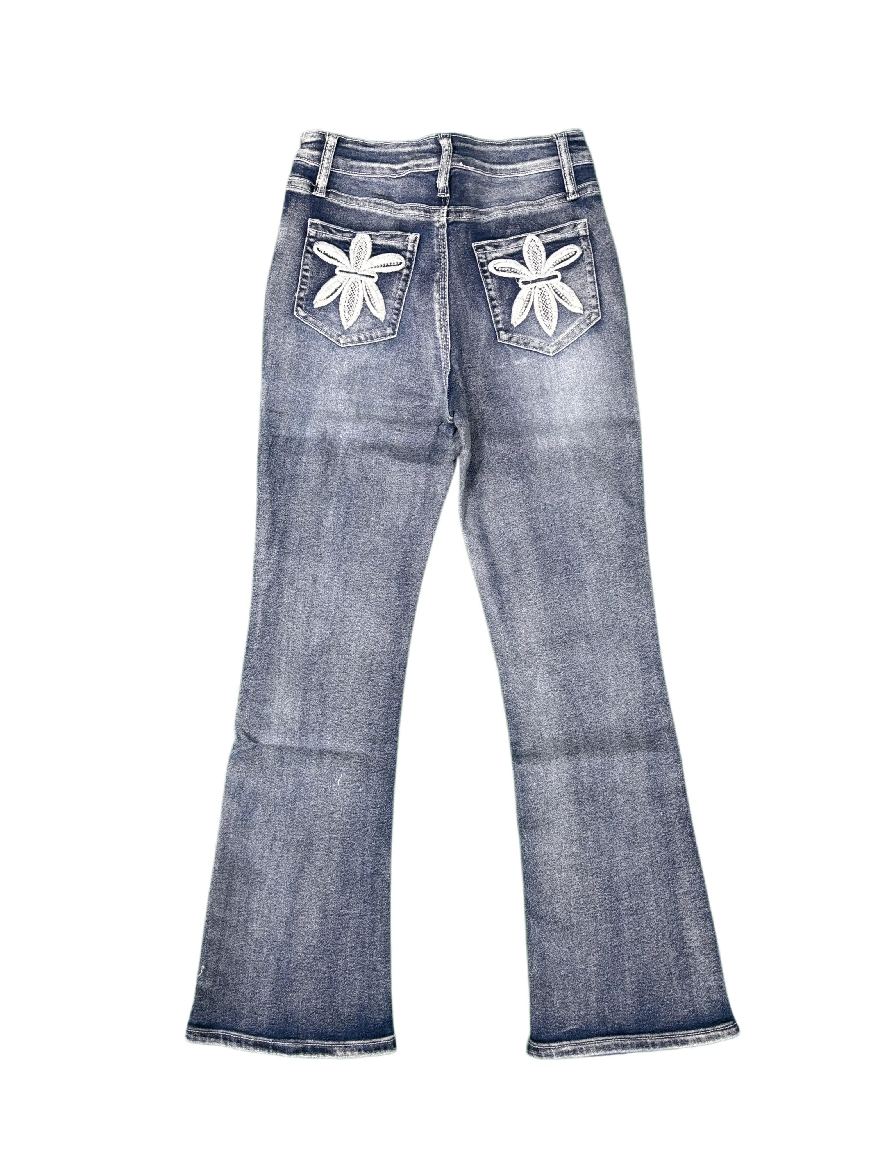 【HME】Jeans | Discover the perfect blend of edge and elegance in these embroidered denim pants, designed with a chain waist detail to accentuate your curves.