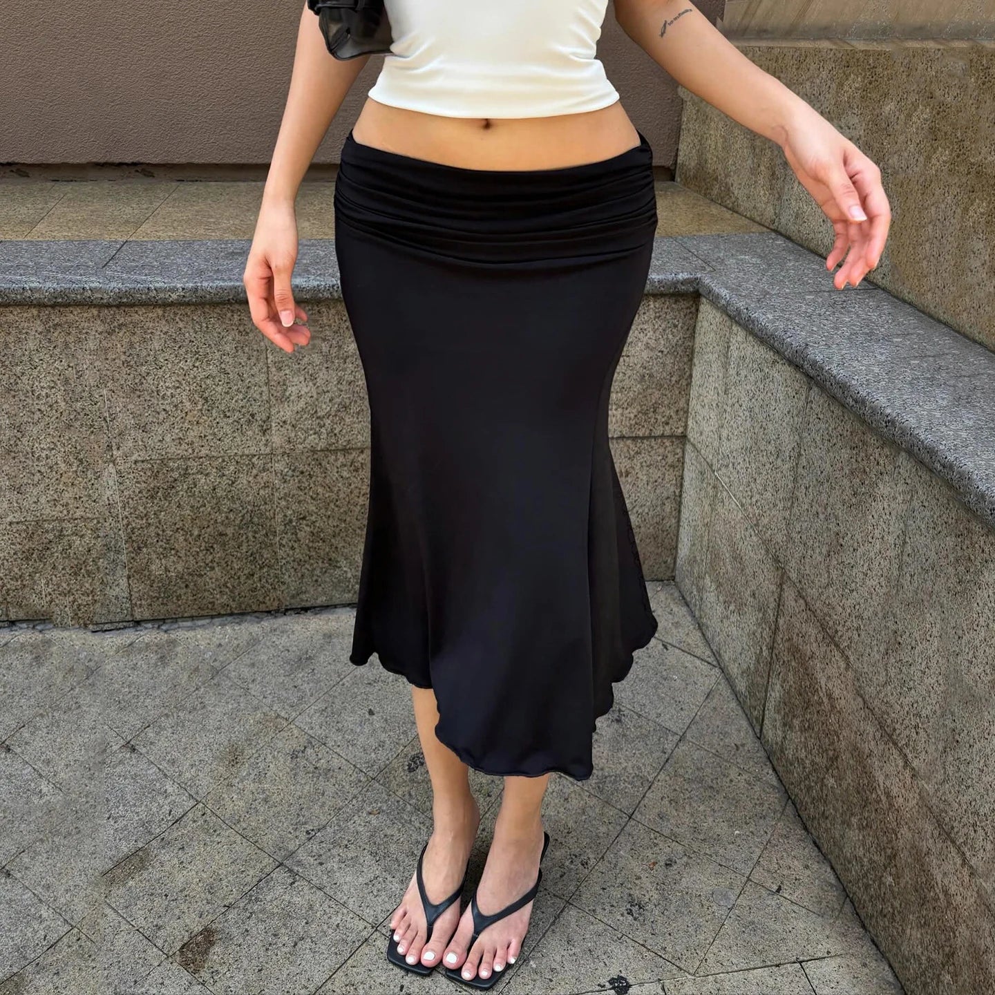 Basic Solid Mermaid Hem Skirts Slim Black Folds Low-Waisted Midi Skirts Women 2025 Summer Fashion Streetwear Lady Party Bottoms